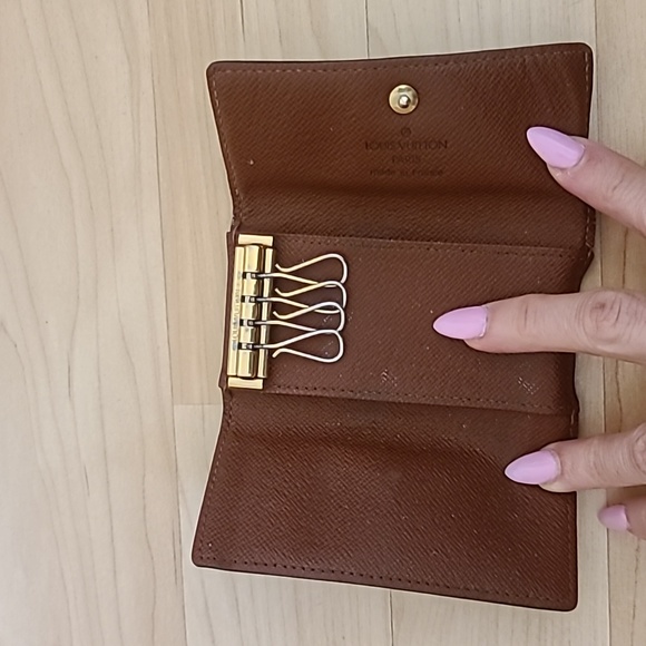 Louis Vuitton | Monogram Unisex Canvas Leather Logo Keychains & Card Holder - Picture 6 of 10